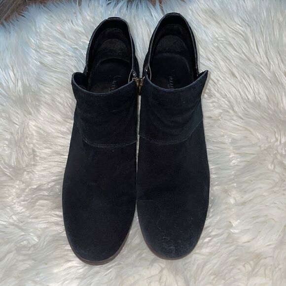 Koolaburra by Ugg Sofiya Black Suede Booties - Picture 3 of 10